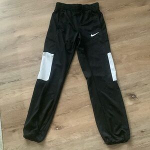 Women’s Nike athletic pants in black size XS. Very good condition